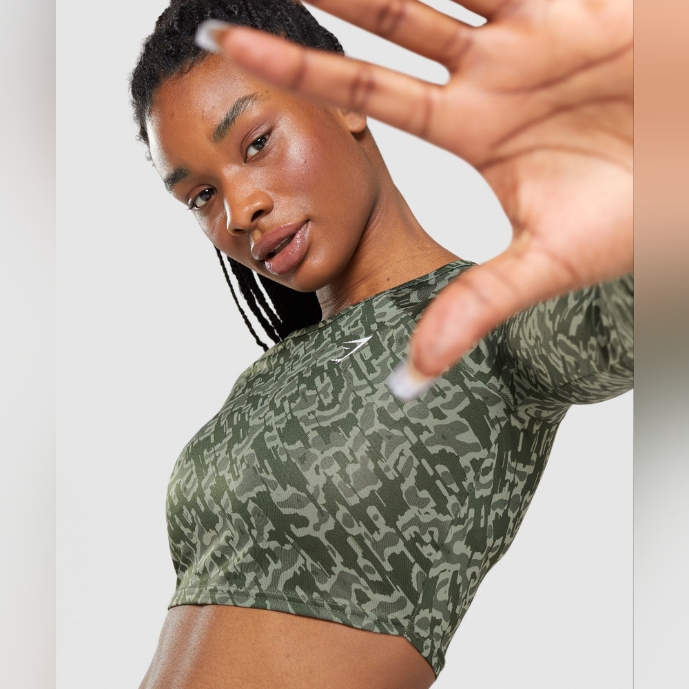 NWOT Gymshark Green Camo Long Sleeve Crop - Picture 3 of 5